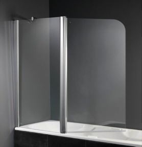 Dans une petite salle de bains, un combiné bain-douche surmonté d’une paroi en verre est une solution fonctionnelle et esthétique.